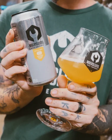 New England IPA in glass – beginner guide to what IPA stands for