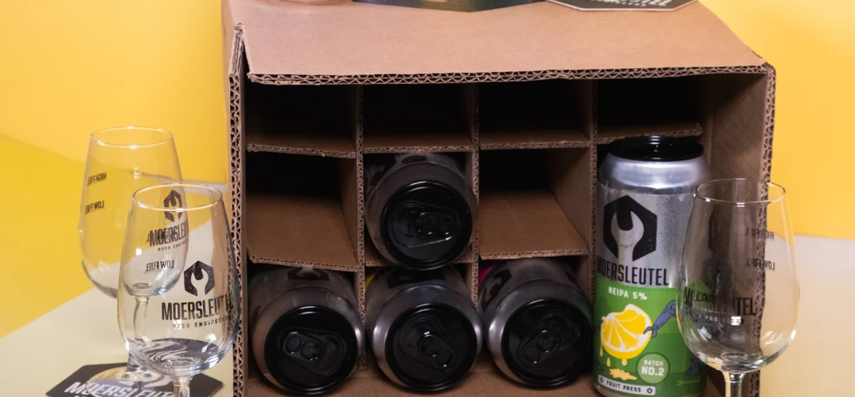 Moersleutel bierpakket set up for a beer tasting with glasses, coasters, and craft beers ready to enjoy