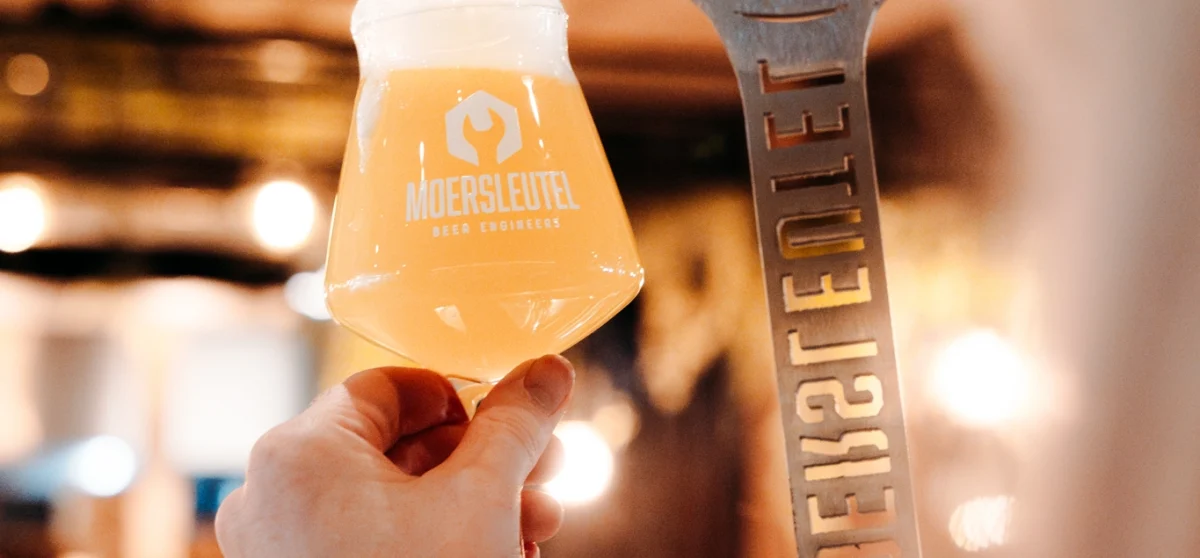 Glass of hazy Moersleutel IPA as part of a dessert pairing guide for hop-forward beers