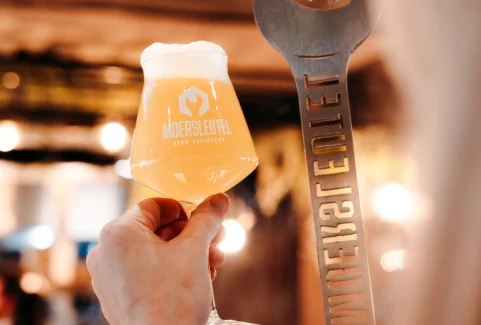 Glass of hazy Moersleutel IPA as part of a dessert pairing guide for hop-forward beers